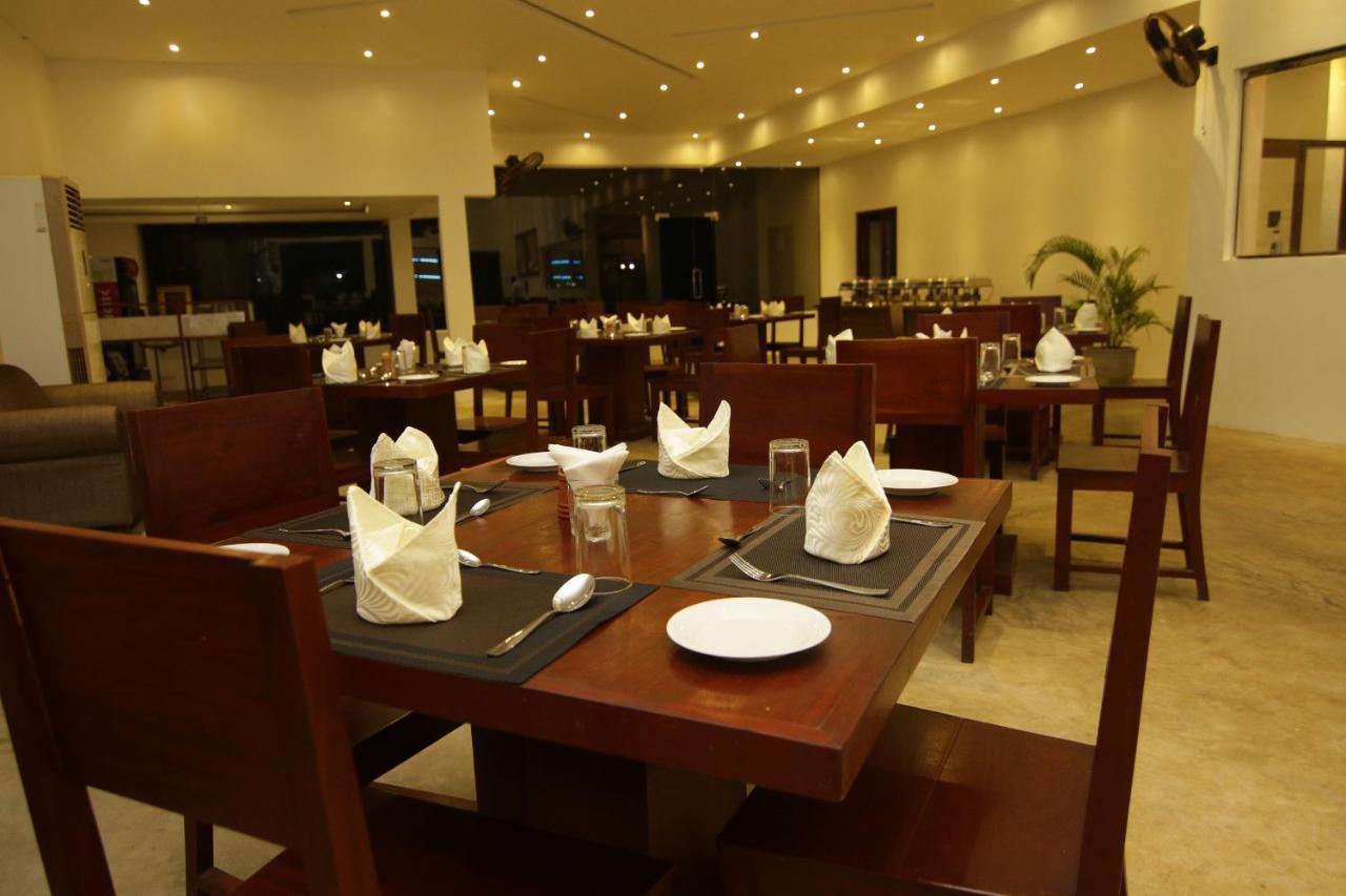 Jade Green Hotel Hambantota Exterior photo