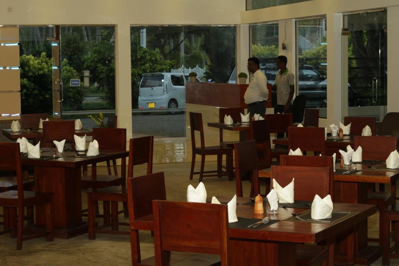 Jade Green Hotel Hambantota Exterior photo