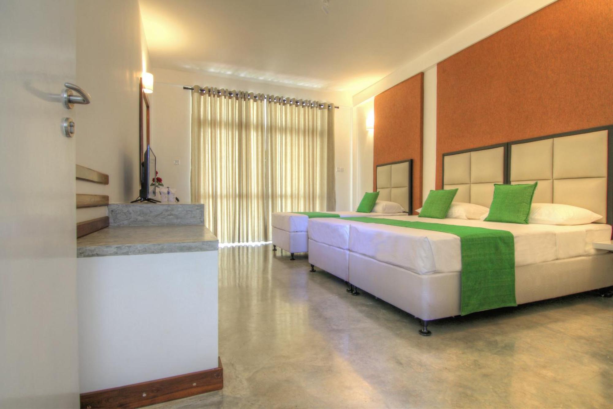 Jade Green Hotel Hambantota Exterior photo