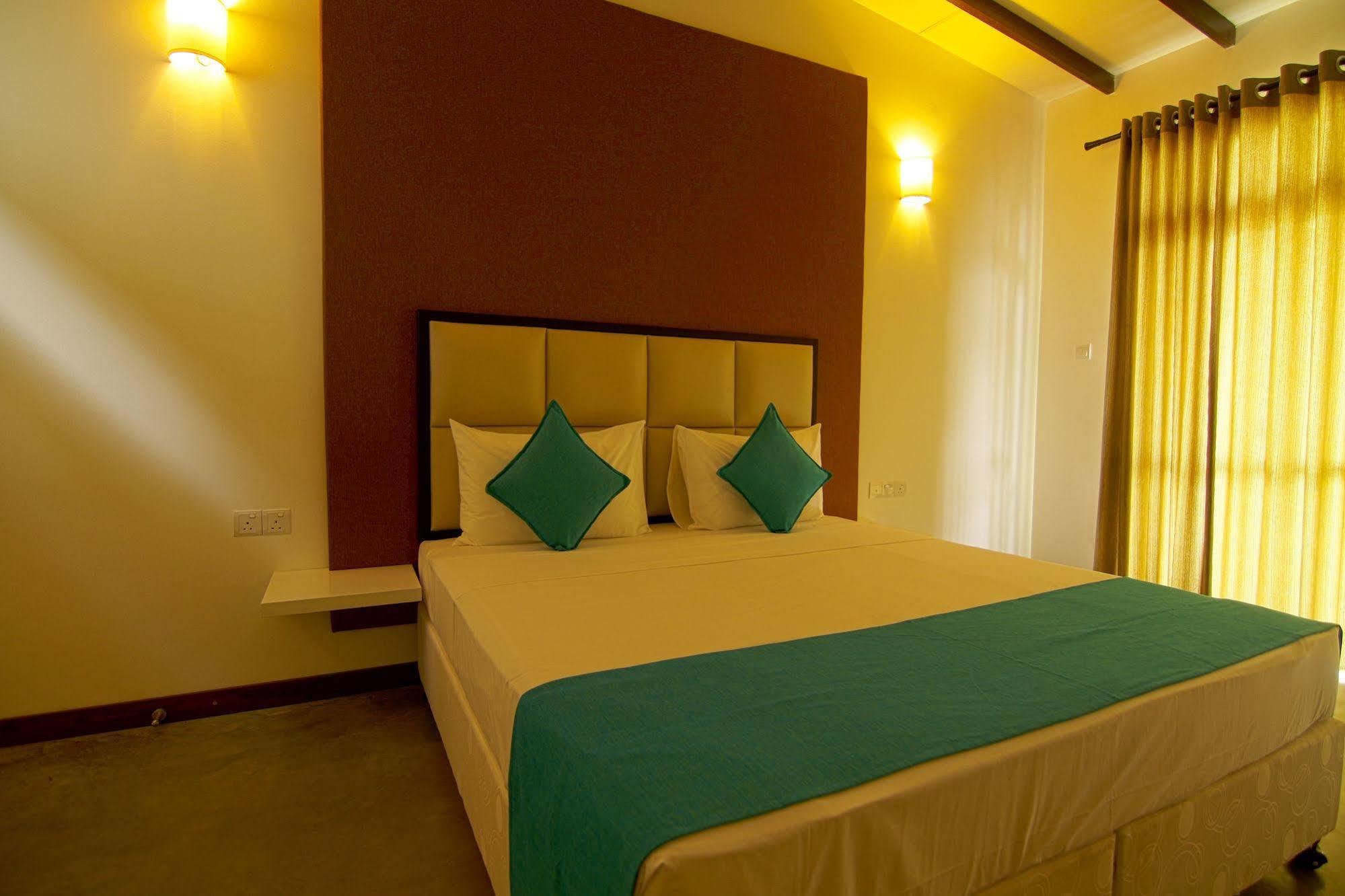 Jade Green Hotel Hambantota Exterior photo